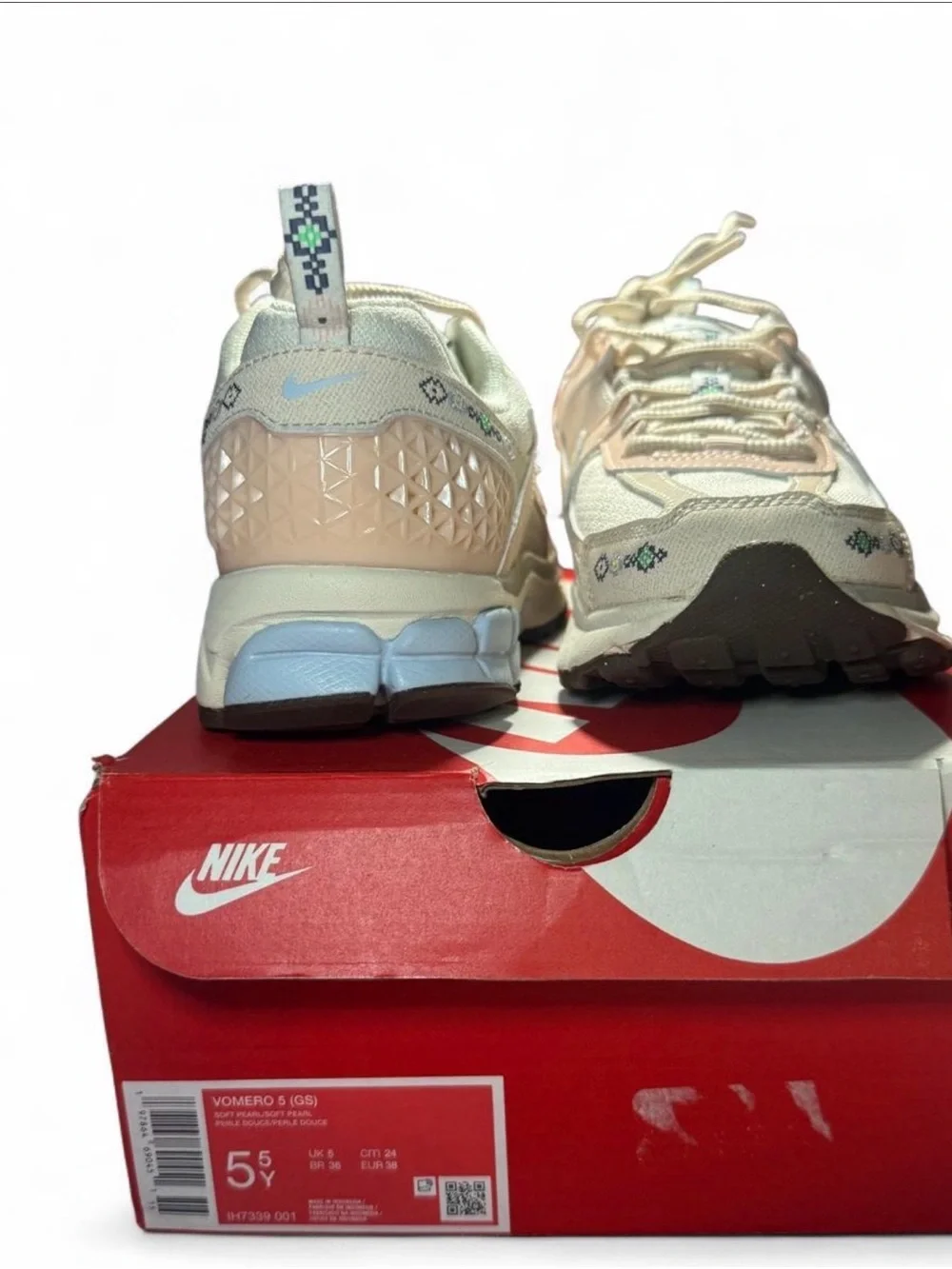 Nike Vomero 5 kids Cream & Light Pink Sneakers with Blue Accents